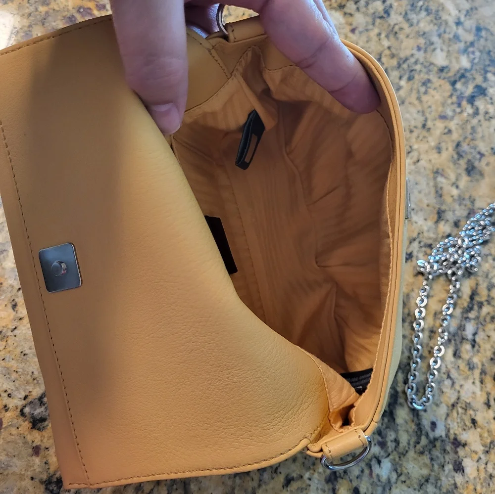 AUTH Fendi Fendista Pochette with Chain Crossbody bag - Picture 4 of 11